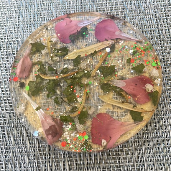 XMAS Handmade Pressed Flower Holiday Coaster Set and Holder - Picture 5 of 16
